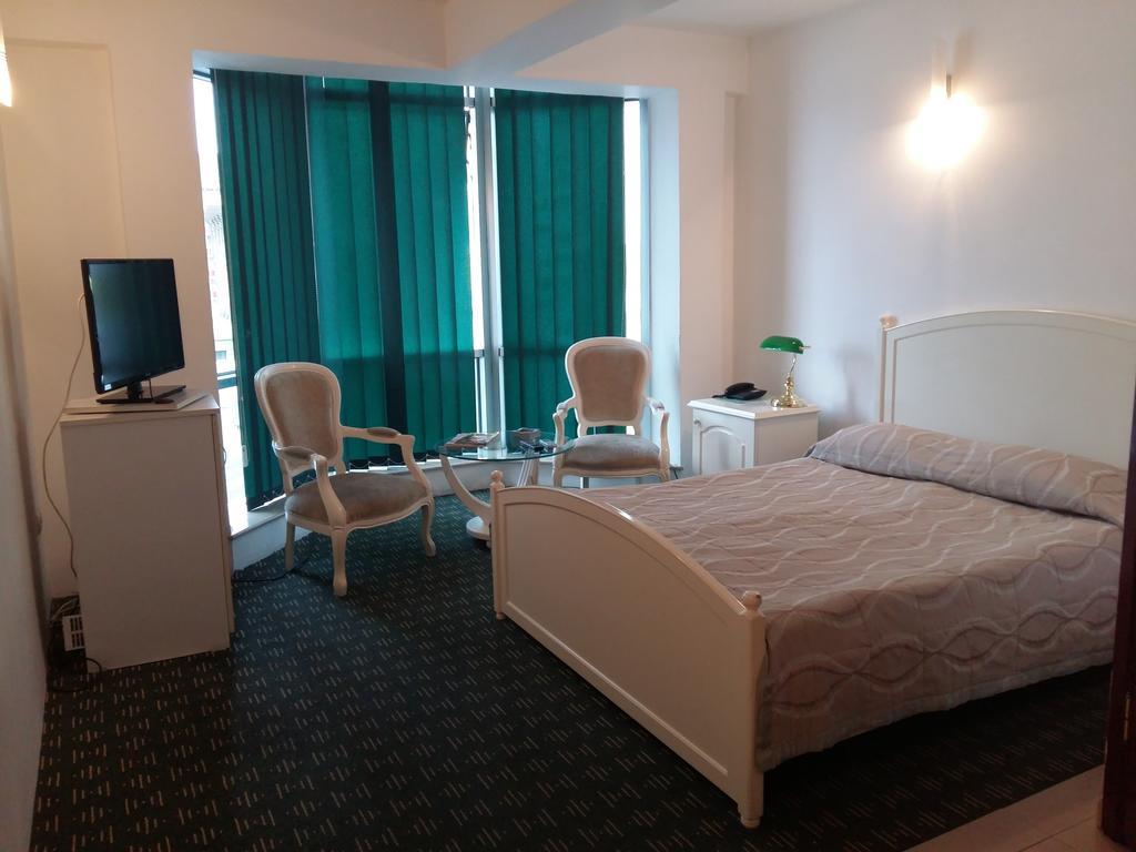 Alik Hotel Batumi Room photo